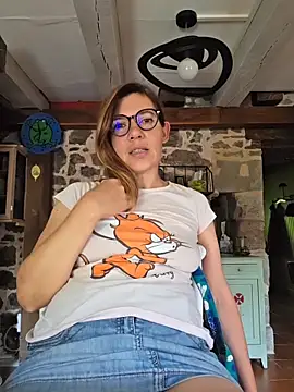 Snapshot of Lina_lou4 chatting on May 28, 8:33 am Lina lou4 online show from May 28, 8:33 am