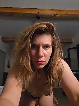 Snapshot of Lina_lou4 chatting on June 1, 8:10 pm Lina lou4 online show from June 1, 8:10 pm