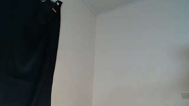 Snapshot of luciana_keating chatting on December 23, 1:08 am luciana keating online show from December 23, 1:08 am