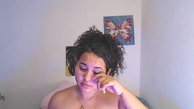 Snapshot of luciana_keating chatting on November 10, 10:14 am luciana keating online show from November 10, 10:14 am