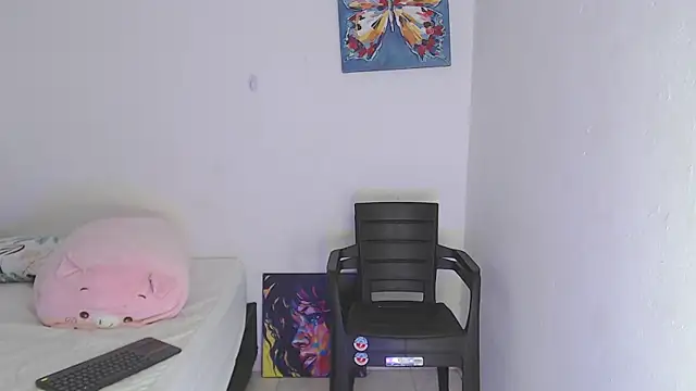 Snapshot of luciana_keating chatting on November 29, 9:40 pm luciana keating online show from November 29, 9:40 pm