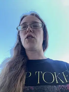 Dakota 02 online show from May 4, 7:10 pm