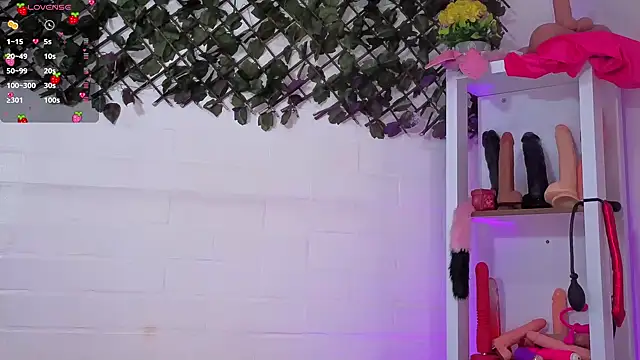 Snapshot of louise_nails chatting on May 11, 6:16 pm louise nails online show from May 11, 6:16 pm