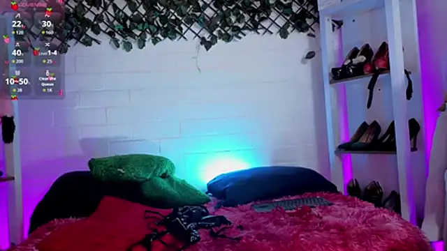 Snapshot of louise_nails chatting on May 28, 8:17 pm louise nails online show from May 28, 8:17 pm