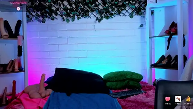 Snapshot of louise_nails chatting on May 30, 3:53 pm louise nails online show from May 30, 3:53 pm