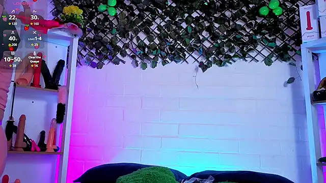 Snapshot of louise_nails chatting on June 4, 4:46 pm louise nails online show from June 4, 4:46 pm