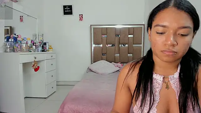 Snapshot of kendall-ewers chatting on October 3, 1:13 am kendall-ewers online show from October 3, 1:13 am