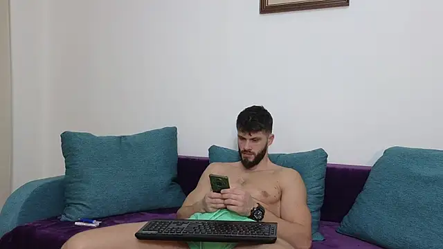 Snapshot of TheTopAlex chatting on February 2, 4:32 pm TheTopAlex online show from February 2, 4:32 pm