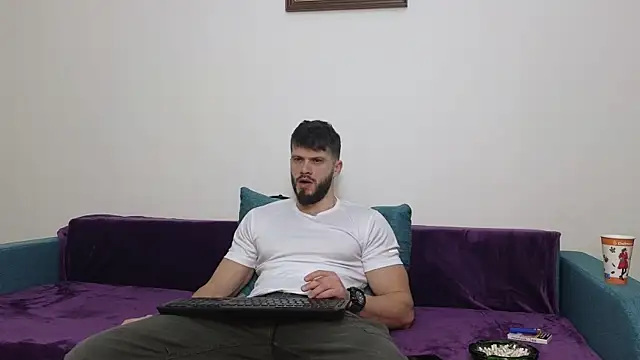 Snapshot of TheTopAlex chatting on February 18, 7:43 am TheTopAlex online show from February 18, 7:43 am