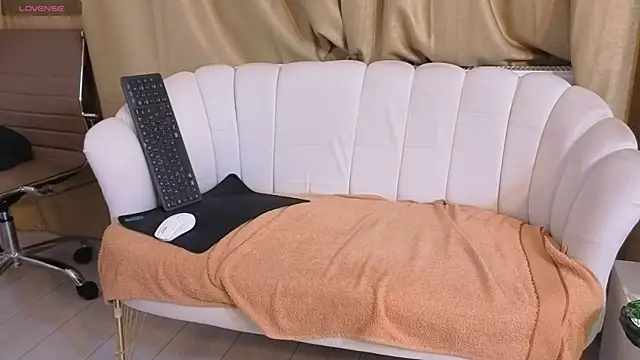 Snapshot of TheTopAlex chatting on October 22, 2:34 am TheTopAlex online show from October 22, 2:34 am