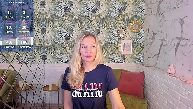 Snapshot of NancyGrace chatting on December 4, 8:23 am NancyGrace online show from December 4, 8:23 am