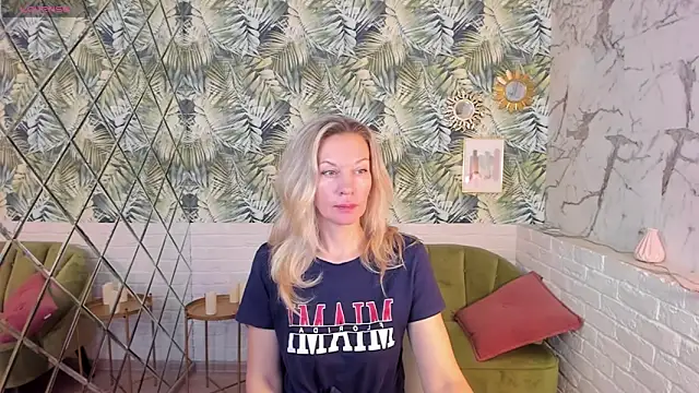 Snapshot of NancyGrace chatting on December 6, 5:20 am NancyGrace online show from December 6, 5:20 am