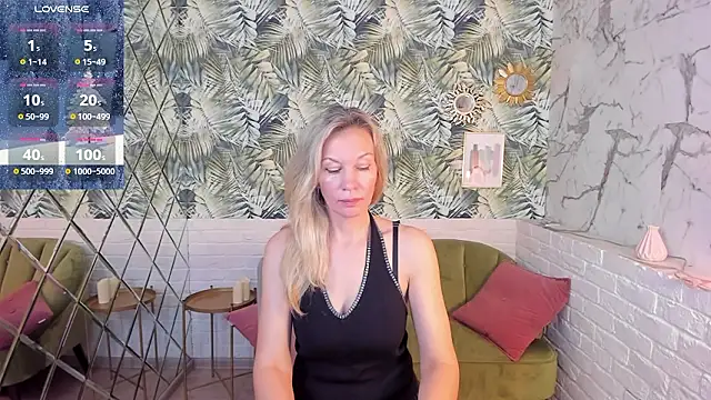 Snapshot of NancyGrace chatting on December 7, 8:33 am NancyGrace online show from December 7, 8:33 am