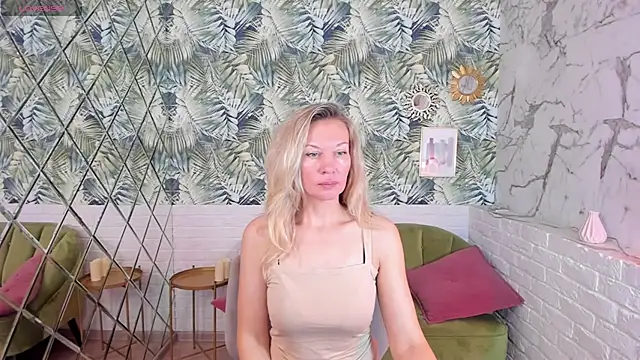 Snapshot of NancyGrace chatting on December 10, 5:28 am NancyGrace online show from December 10, 5:28 am