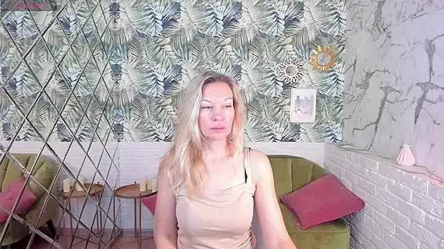 Snapshot of NancyGrace chatting on December 12, 5:10 am NancyGrace online show from December 12, 5:10 am