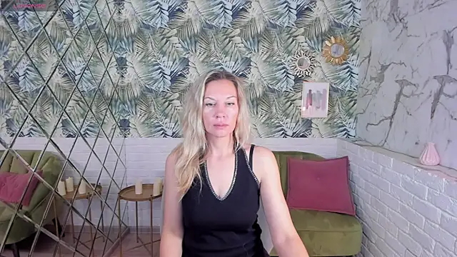 Snapshot of NancyGrace chatting on December 17, 1:05 pm NancyGrace online show from December 17, 1:05 pm