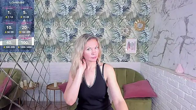 Snapshot of NancyGrace chatting on December 18, 8:20 am NancyGrace online show from December 18, 8:20 am