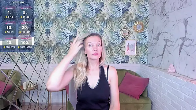 Snapshot of NancyGrace chatting on December 25, 11:33 am NancyGrace online show from December 25, 11:33 am