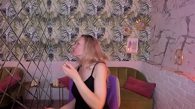 Snapshot of NancyGrace chatting on November 24, 6:18 pm NancyGrace online show from November 24, 6:18 pm