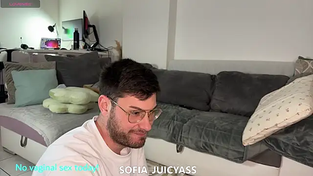 Snapshot of Sofia_JuicyAss chatting on January 8, 3:28 pm Sofia JuicyAss online show from January 8, 3:28 pm