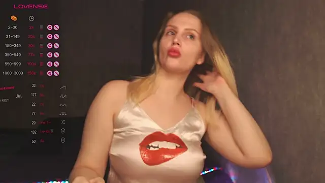 Snapshot of nutcrew chatting on October 2, 8:27 pm nutcrew online show from October 2, 8:27 pm