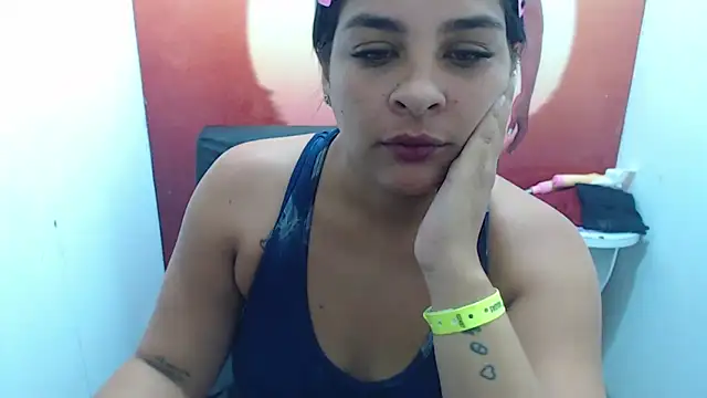 Snapshot of Laura_hottt chatting on October 3, 5:10 pm Laura hottt online show from October 3, 5:10 pm