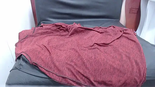 Laura hottt online show from October 29, 2:30 pm