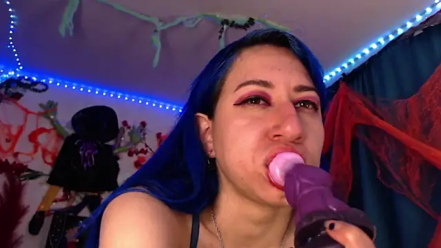 Snapshot of pussytight_pervert chatting on October 21, 11:05 pm pussytight pervert online show from October 21, 11:05 pm