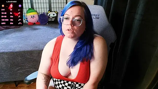 Snapshot of KiraSpitQueen chatting on December 13, 1:59 am KiraSpitQueen online show from December 13, 1:59 am