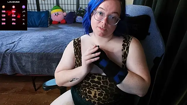 Snapshot of KiraSpitQueen chatting on December 20, 3:36 am KiraSpitQueen online show from December 20, 3:36 am