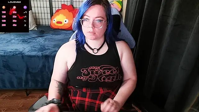 Snapshot of KiraSpitQueen chatting on January 10, 2:35 am KiraSpitQueen online show from January 10, 2:35 am