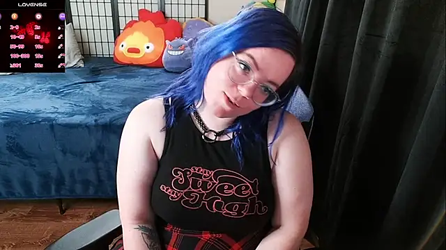 Snapshot of KiraSpitQueen chatting on January 10, 5:37 am KiraSpitQueen online show from January 10, 5:37 am
