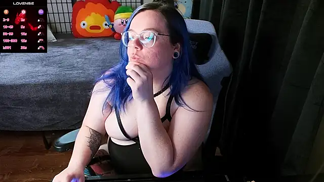 Snapshot of KiraSpitQueen chatting on January 31, 5:19 am KiraSpitQueen online show from January 31, 5:19 am