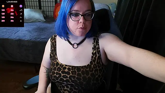 Snapshot of KiraSpitQueen chatting on February 7, 3:34 am KiraSpitQueen online show from February 7, 3:34 am