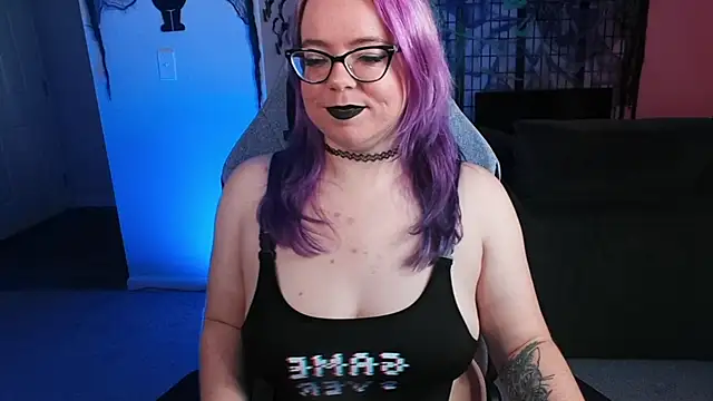 Snapshot of KiraSpitQueen chatting on November 5, 4:45 am KiraSpitQueen online show from November 5, 4:45 am