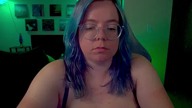 KiraSpitQueen online show from July 1, 3:52 am