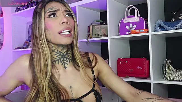 caroline cossei online show from March 18, 4:37 pm