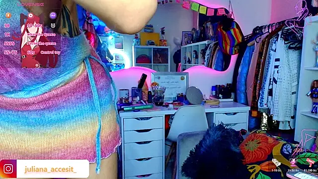 Snapshot of caroline_cossei chatting on May 16, 2:27 pm caroline cossei online show from May 16, 2:27 pm