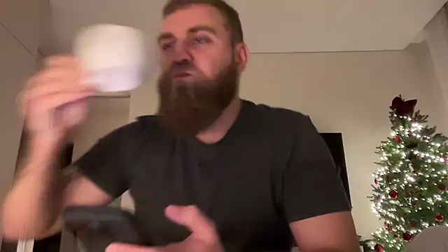 Snapshot of Bear_bear_ chatting on December 15, 1:37 pm Bear bear online show from December 15, 1:37 pm