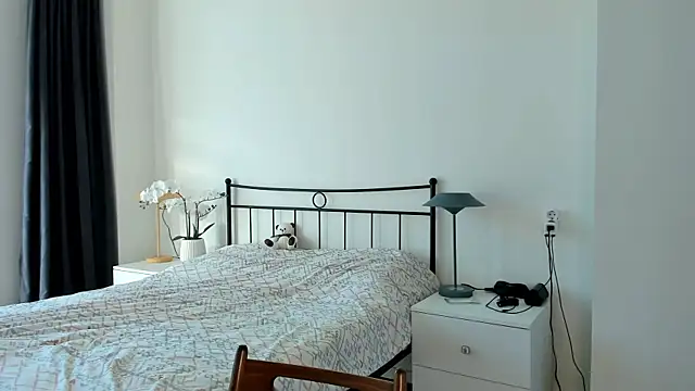 Snapshot of julias_tapes chatting on March 7, 5:51 am julias tapes online show from March 7, 5:51 am