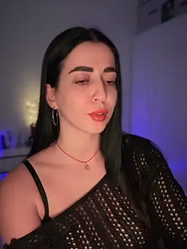 Snapshot of Emylia chatting on December 8, 10:25 pm Emylia online show from December 8, 10:25 pm