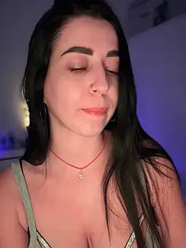 Snapshot of Emylia chatting on December 9, 10:52 pm Emylia online show from December 9, 10:52 pm