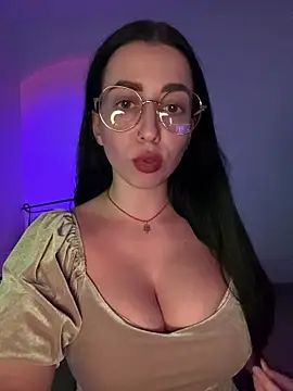 Snapshot of Emylia chatting on November 11, 6:41 pm Emylia online show from November 11, 6:41 pm