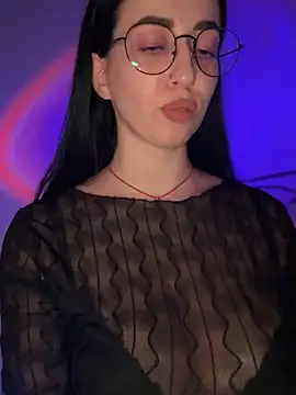 Snapshot of Emylia chatting on December 1, 9:42 pm Emylia online show from December 1, 9:42 pm