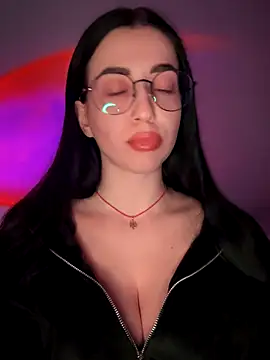 Snapshot of Emylia chatting on December 19, 9:55 pm Emylia online show from December 19, 9:55 pm