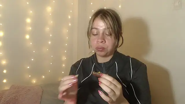 SweetSofty online show from May 2, 10:15 pm