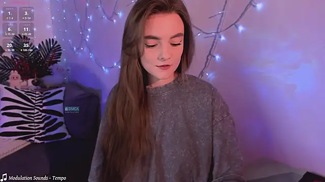 xwiuiwx online show from October 31, 10:11 pm