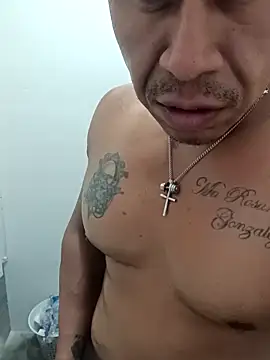 Snapshot of ivandignity chatting on December 14, 12:05 am ivandignity online show from December 14, 12:05 am