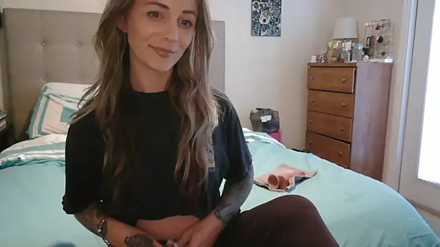 Heyitsmee33 online show from February 21, 8:54 pm