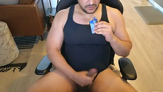 Snapshot of HungandThickLatin chatting on May 28, 2:47 pm HungandThickLatin online show from May 28, 2:47 pm